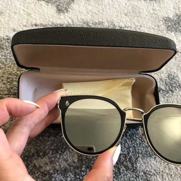 Four Seasons Mirrored Oversize Sunglasses - Picture 8 of 10